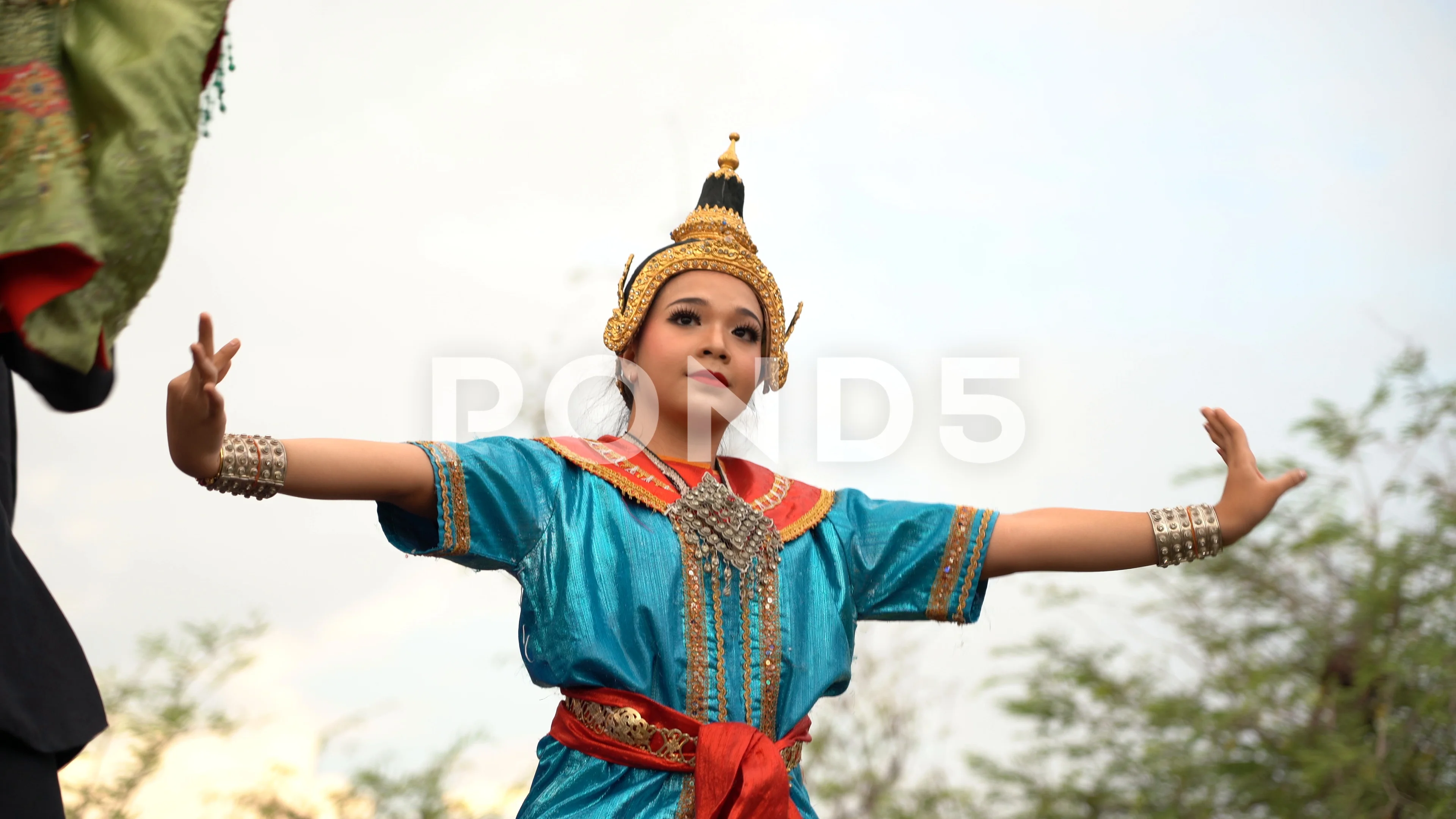 Thai Girl Dance