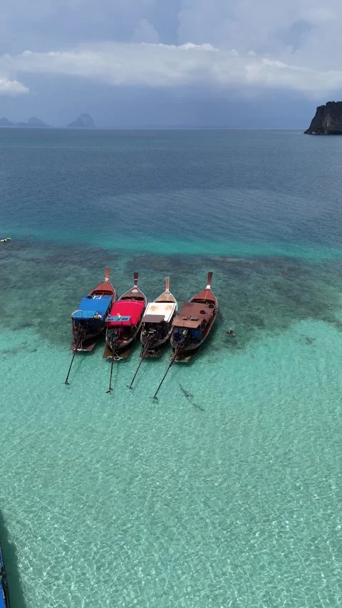 Thai Long Tail Boats Floating on Clear Tropical Sea in Ko Ngai, Thailand Video stock 335956607