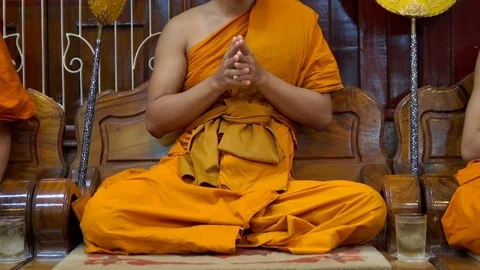 Thai monks are chanting Stock Footage 84293207
