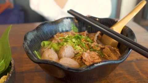 Thai noodle with pork Video stock 147747114