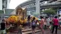 Thai people near mini buddhist temple in Bangkok, Thailand HD Footage