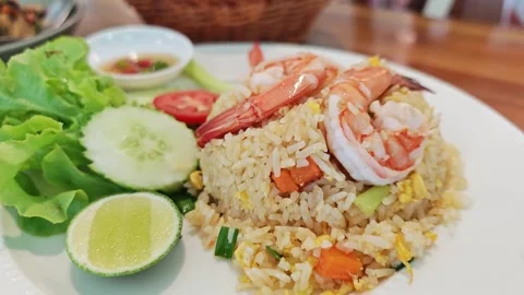 Thai prawn fried rice platter. 스톡 동영상 339988447