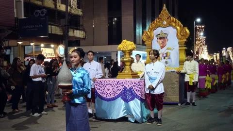 Thai Royal Portrait Float in Loi Krathong Street Parade, Chiang Mai, Night Video stock 335446832