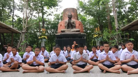 Thai student chant buddhism. Stock Footage 51027557