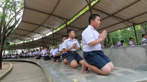 Thai student chant buddhism. Stock Footage 51028138