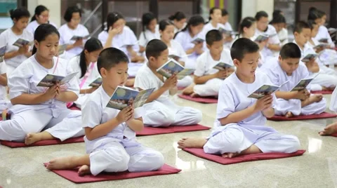 Thai student chant buddhism. Stock Footage 51151796