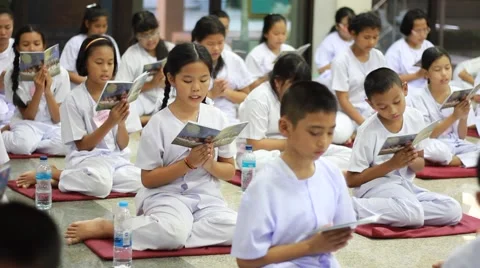 Thai student chant buddhism. Stock Footage 51222167