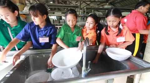 Thai Students are dishwasher Stock Footage 51029542