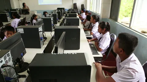 Thai Students Spending Time Together In Computer Lab 스톡 동영상 34546633