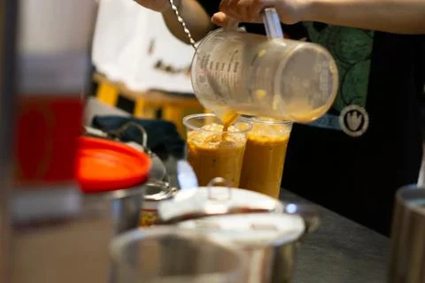 Thai Tea In Making, Exploring Night Market Refreshments in Xiaoliuqiu Taiwan Stock-Fotos