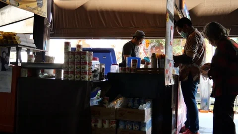 Thai tea stall in Bangkok 库存影片 119898024