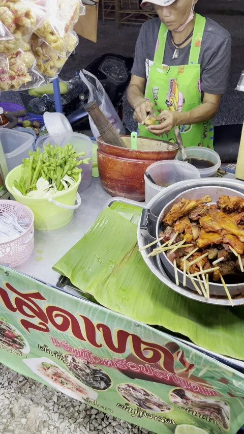 Thai Vendor Preparing Som Tam Papaya Salad at Pattaya Night Market Stock Footage 346473551