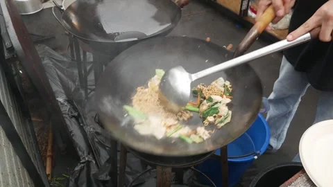 Thai wok master cooks fast Stock-Footage 250160532