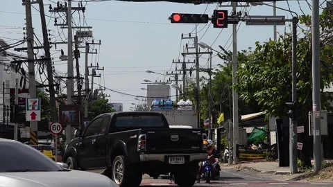 Thailand ,16th,June, 2026, countdown traffic lights at junction Video stock 329668352