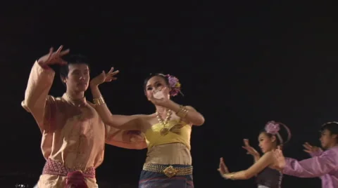 Thailand: young couples folk dance Video stock 1098009