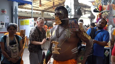 Thaipusam: waiting to join the procession Stock Footage 103646767