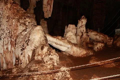 Tham Lot cave system filled with stalactites and stalagmites near Sop Pong Foto stock