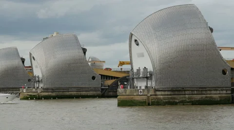Thames Barrier, River Thames, Woolwich, London Vidéo 50227627