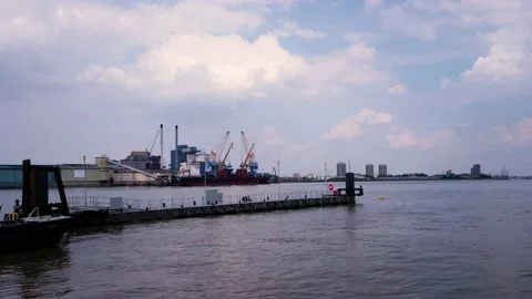 Thames pan Woolwich 스톡 동영상 159793723