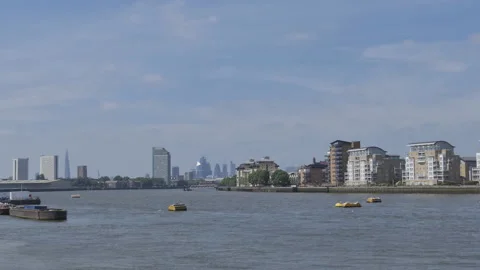 Thames River and buildings on its shore on a sunny day. Stock Footage 109342372