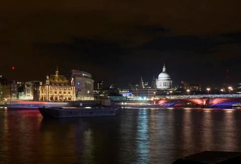 Thames river at night time Foto stock