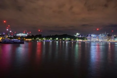 Thames river at night time Foto stock
