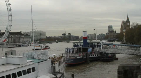 Thames River through the heart of London on a dreary day Stock Footage 33446543