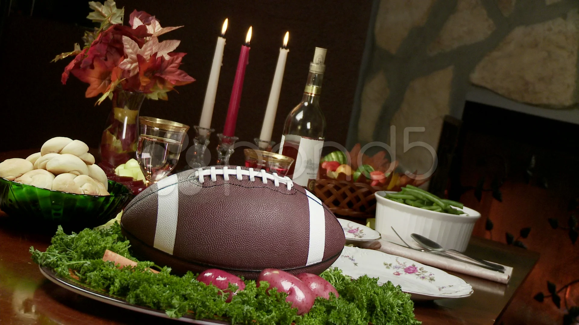 TURKEY & PIGSKIN: FOOTBALL IS A THANKSGIVING TRADITION