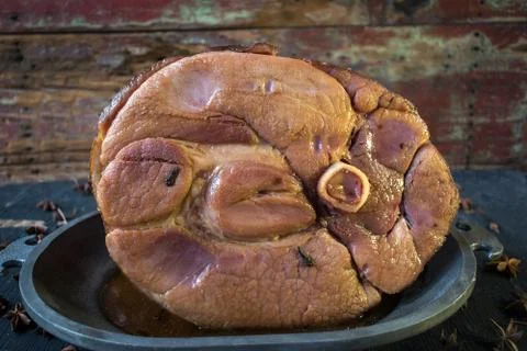Thanksgiving ham in rustic setting Stock Photos