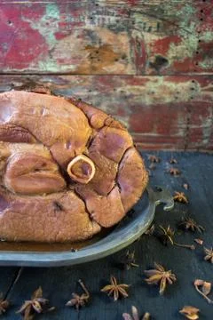 Thanksgiving ham in rustic setting Stock Photos