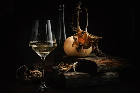Thanksgiving Wine Setup with Rustic Elements Foto stock