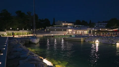 THASSOS, GREECE - SEPTEMBER 10, 2025 Night view of luxury resort Vídeo Stock 341682013