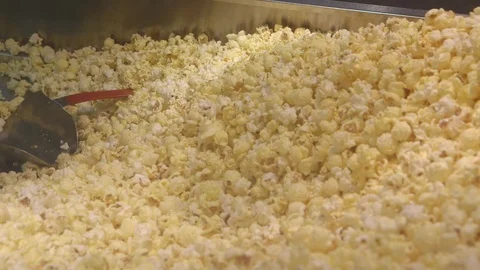 Theater popcorn in the machine Vidéo 104868816