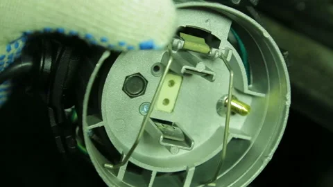 Theatrical profile spotlight with which the illuminator works, rear view 库存影片 102129737