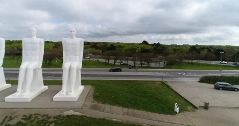 Thefourwhitemen flyby Video stock 106957220