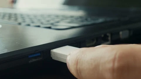 Theft of corporate data into flash drive from laptop, trade secret information Stockbeeldmateriaal 96486619