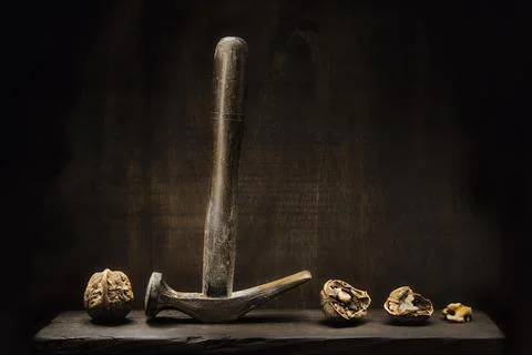 Theme Breaking open learning solve pit still life with old cobblers hammer and 스톡 사진