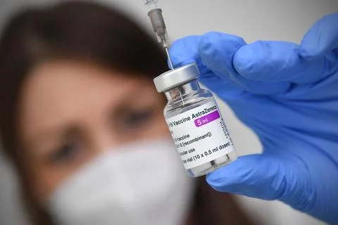 Themenbild -Impfung mit dem Vektor Impfstoff AstraZeneca. Impfspritze,Spri... Stock Photos