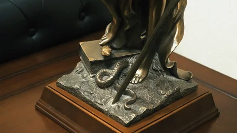 Themis statue panorama up 스톡 동영상 91692125