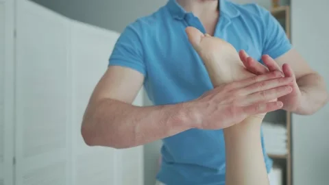 Therapist doing massage Stock Footage 181489006