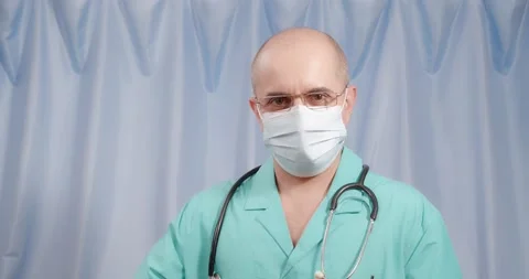 The therapist shows the class on a blue background. Видео 168661443