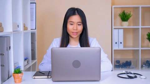 Therapist use app for remote meeting Stock Footage 88331526