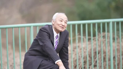 There is plenty of greenery in the spring noon park in Japan. A Japanese man Stock Footage 307370243