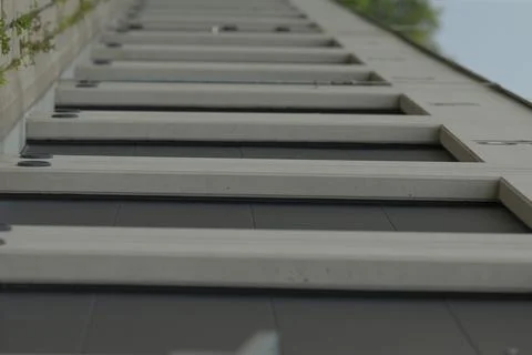 There is a row of stairs located on the side of a large building Fotos de archivo