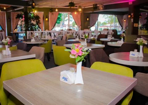 There is a vase of flowers on an empty table, cafe interior. anapa city 2022  Stock Photos