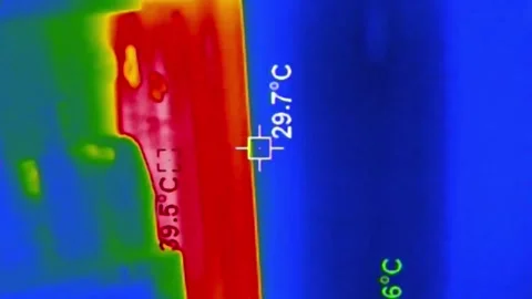 Thermal View of a Hand Touching a Refrigerator Door Handle Vidéo 314765147