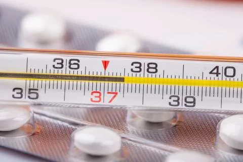 Thermometer and medicine closeup symbol of the flu Foto stock
