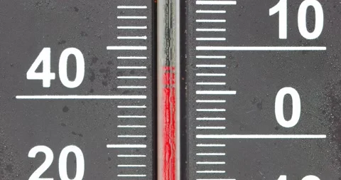 Thermometer cooling down and freezing on 0 Celsius with camera follow 库存影片 161472822