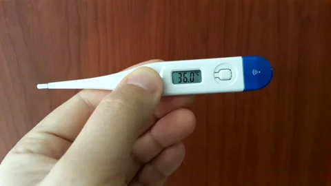 Thermometer in male hands 스톡 동영상 146289566