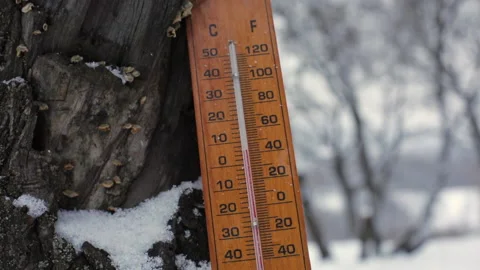 Thermometer temperature decrease below zero cold winter season meteorology 库存影片 169179459